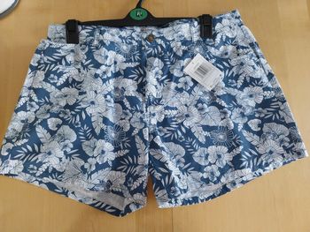 Short femme neuf taille 42-44