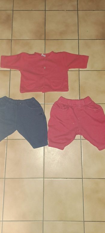 Lot de 2 pantalons et 1 veste