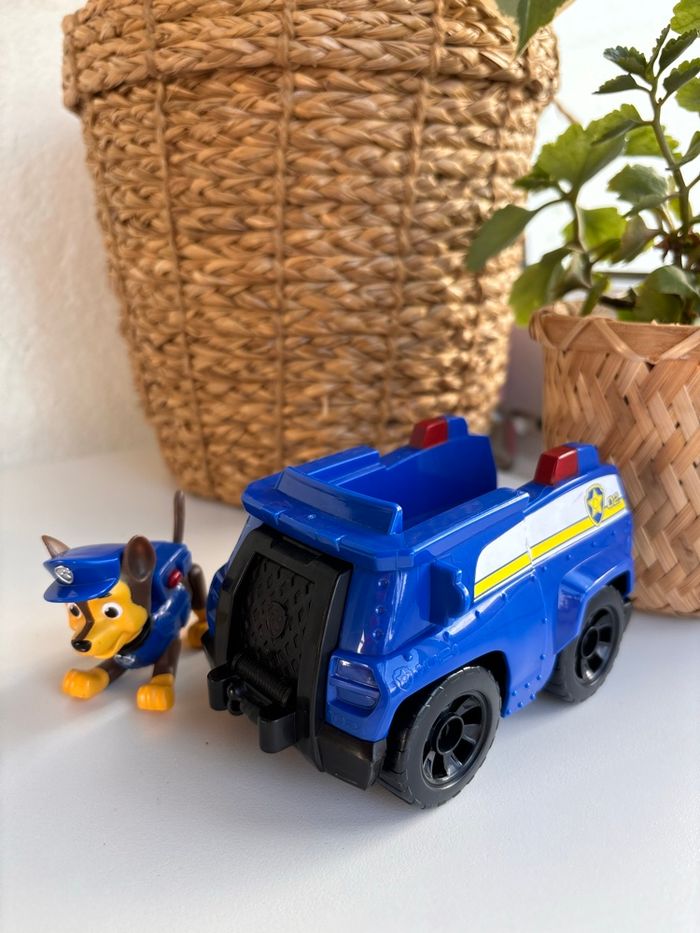 Véhicule et figurine paw patrol - Chase - patpatrouille