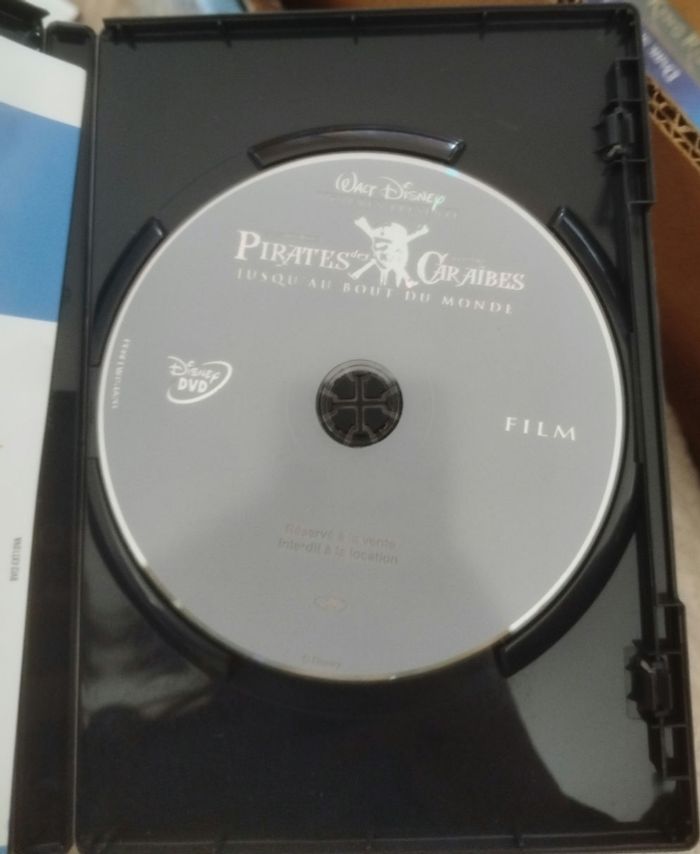 DVD Disney pirate des Caraïbes jusqu'au bout du monde - photo numéro 3