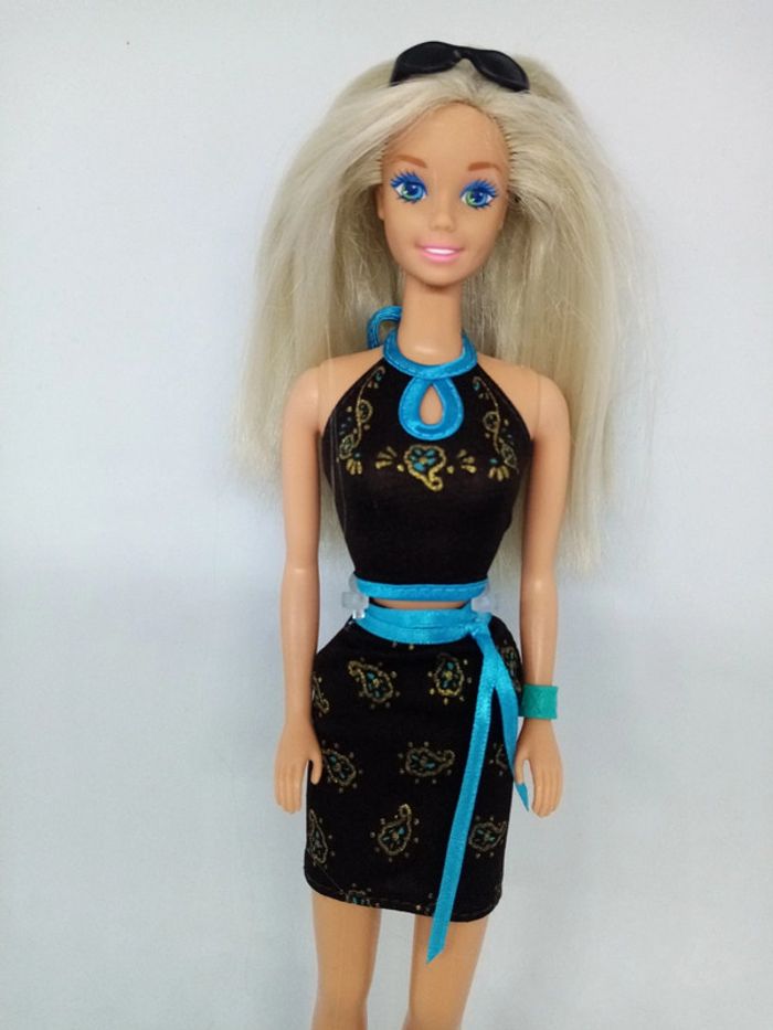 Superbe barbie + outfit fashion avenue - photo numéro 2