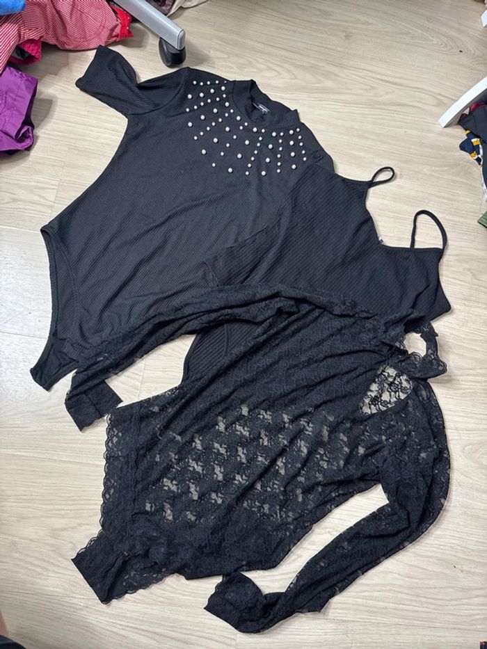 Lot de 3 bodys noir taille 38 ( 1 iode et car taches le crème )