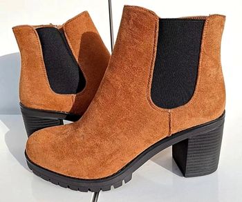 Bottine à Talon En Daim Marron Neuve Bottes