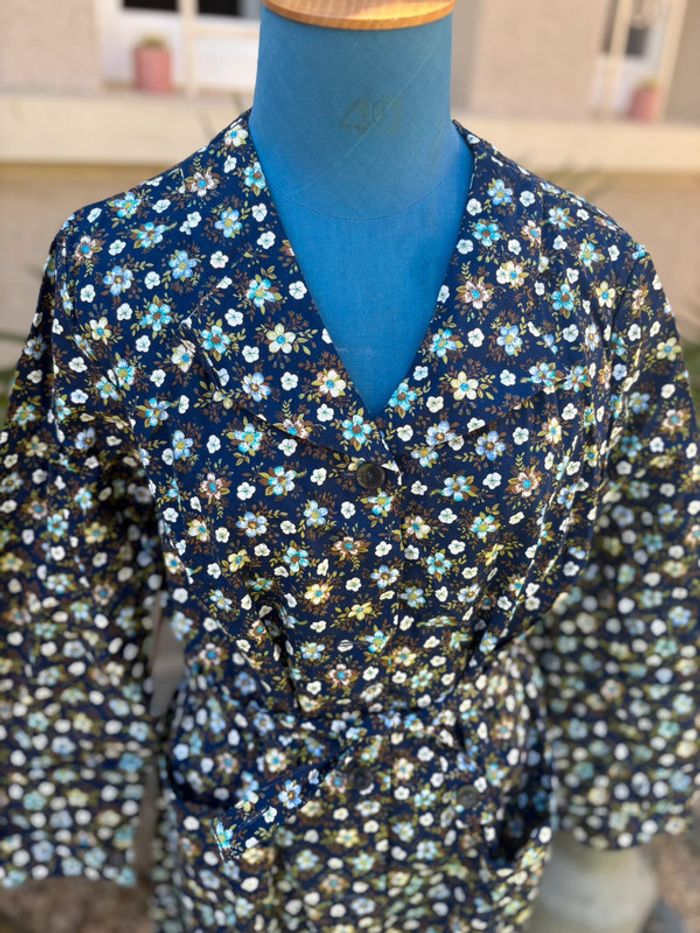 Robe à motif fleuri des années 70 - en très bon état - taille 50 - photo numéro 4