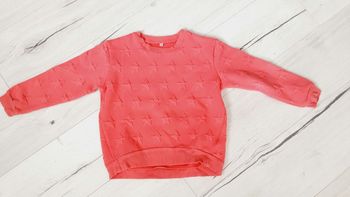 Vêtement fille pull rose fuschia motifs étoiles 6 ans