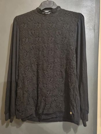 Blouse noire dentelle avec longues manches
