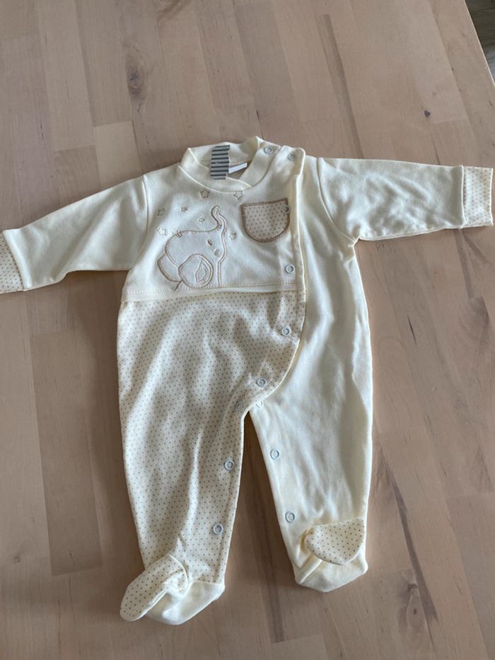 Lot 3 pyjamas - taille 2 mois - photo numéro 2
