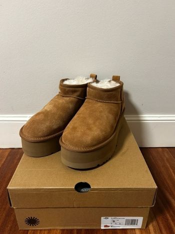 Bottes de neige courtes à talons hauts UGG, pointure 39