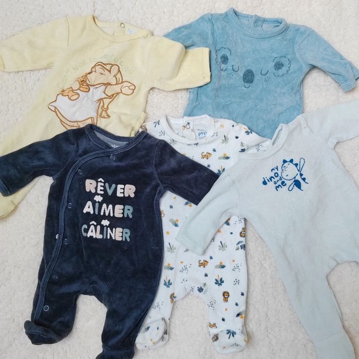 Lot 5 pyjamas taille 0 naissance