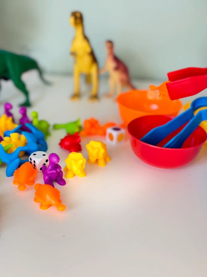 Figurines colorées les Dino à trier: Dénombrer, Compter, Couleurs,Motricité - photo numéro 10