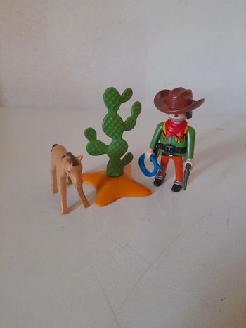 Playmobil cow-boys avec poulain