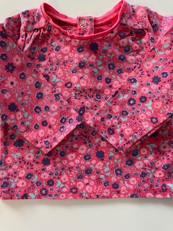 Tee-shirt fuschia à petites fleurs - photo numéro 3