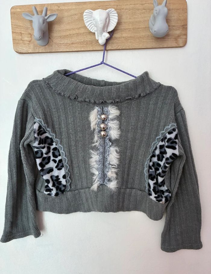 Joli petit pull original, taille 2 ans, sans marque. - photo numéro 2