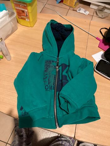 Veste chaude à capuche  taille  24moi
