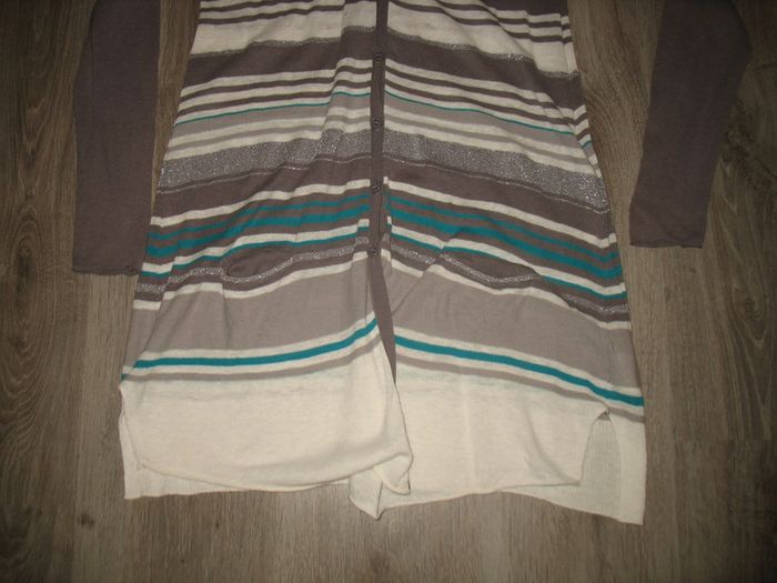 GILET LONG GRIS ET BLANC "TREND BY MISS CAPTAIN" - Taille 40 - n°01 - photo numéro 3