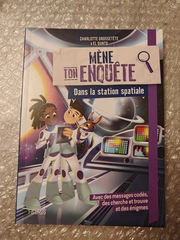 Livre mène ton enquête dans la station spatiale neuf 