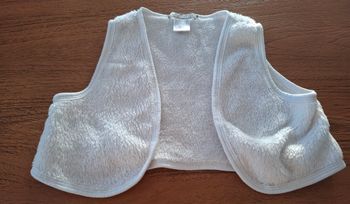 Petit boléro blanc fille – doux et chaud