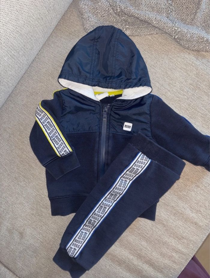 Lot ensembles jogging Hugo Boss 9 mois - photo numéro 8