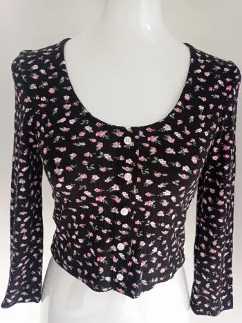 Haut court crop top fleuri noir manches trois quart boutons T.M Jennyfer