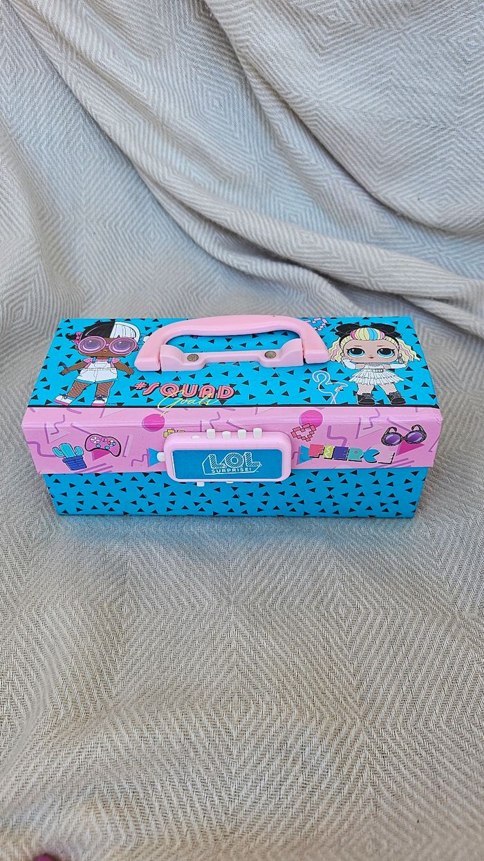 Boite poupée LOL surprise et nombreux accessoires - photo numéro 3