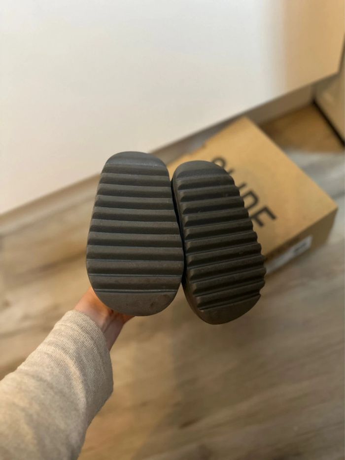 Yeezy slide 25 - photo numéro 4