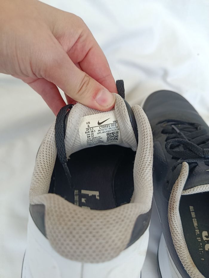 Chaussures de golf mixte 38.5 noir et blanches Nike à crampons - photo numéro 5
