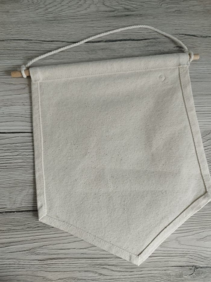 Bannière fanion pour décorer une chambre - photo numéro 2