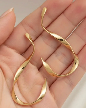 Créoles élégantes plaquées or en forme de S