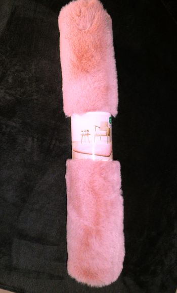 Tapis fourrure rose 60 x 120 cm NEUF