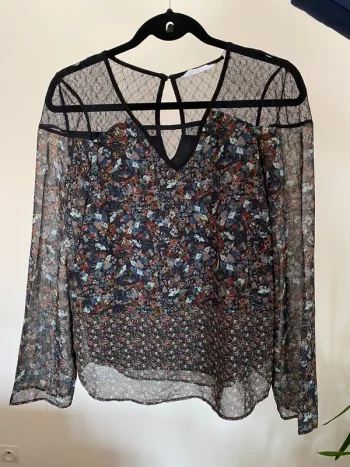 blouse nafnaf fleuris taille 38 détail en tulle