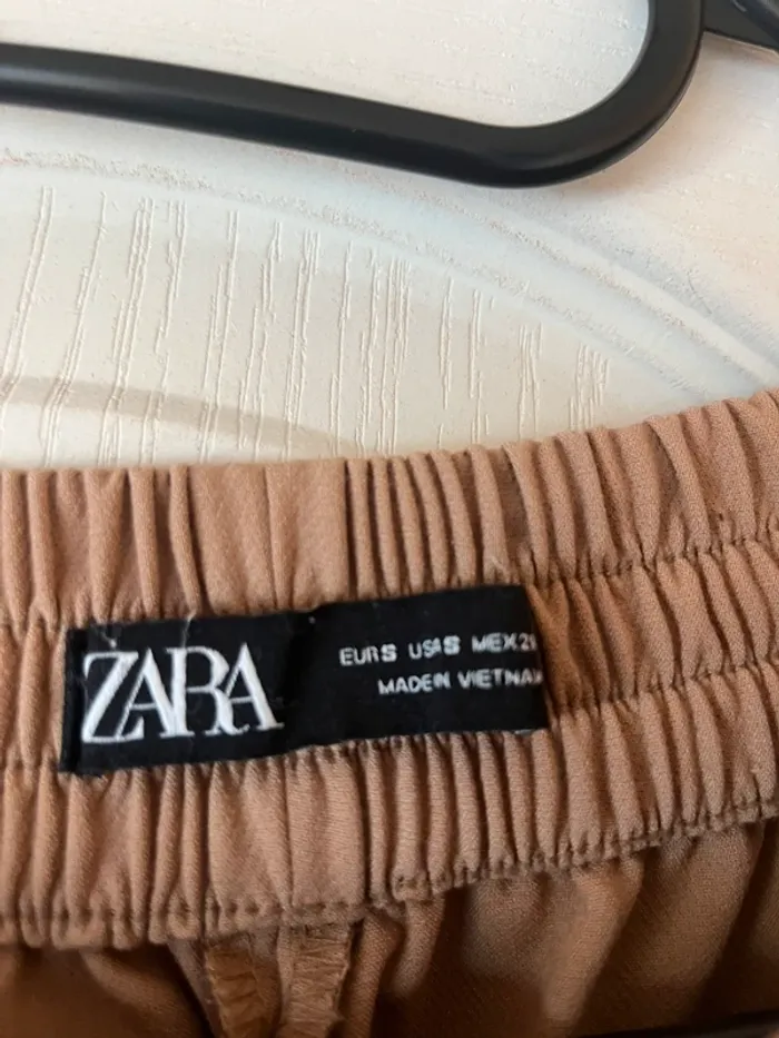 pantalon beige avec bouton dorée zara - photo numéro 2