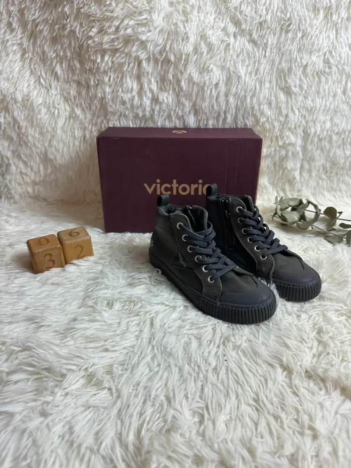 Paire de basket montante grise Victoria taille 32