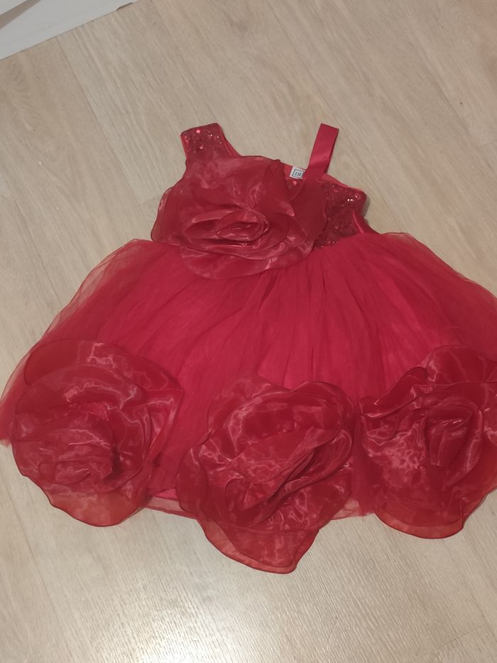 Magnifique robe princesse rouge avec les grandes fleurs - photo numéro 3