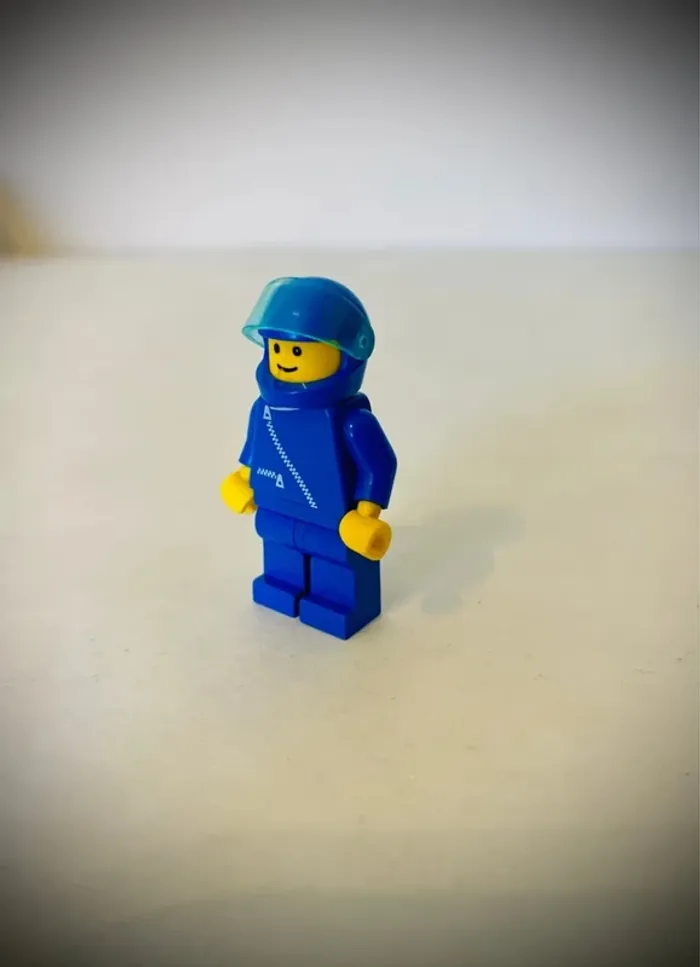 Minifigurine LEGO Town ZIP004 - Bleu Jacket With Zipper - Vintage - Bon état - photo numéro 3