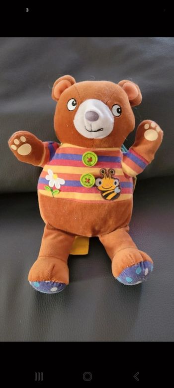 Peluche livre à toucher bébé