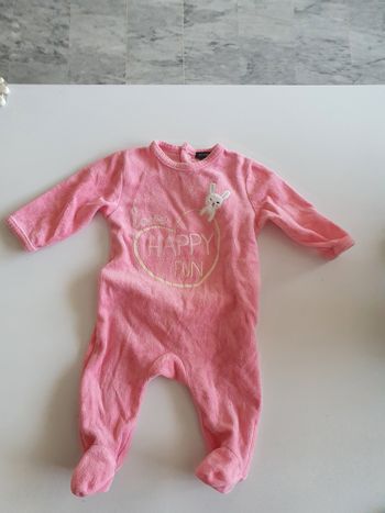 A vendre 2 pyjamas bébé fille taille 3 mois