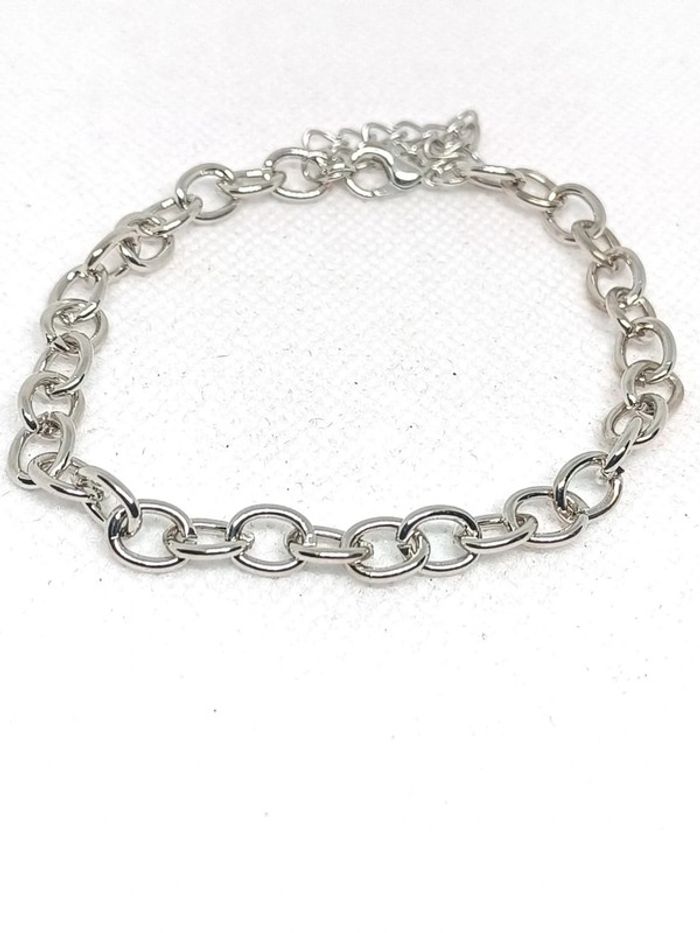 Bracelet grosses mailles argentée.