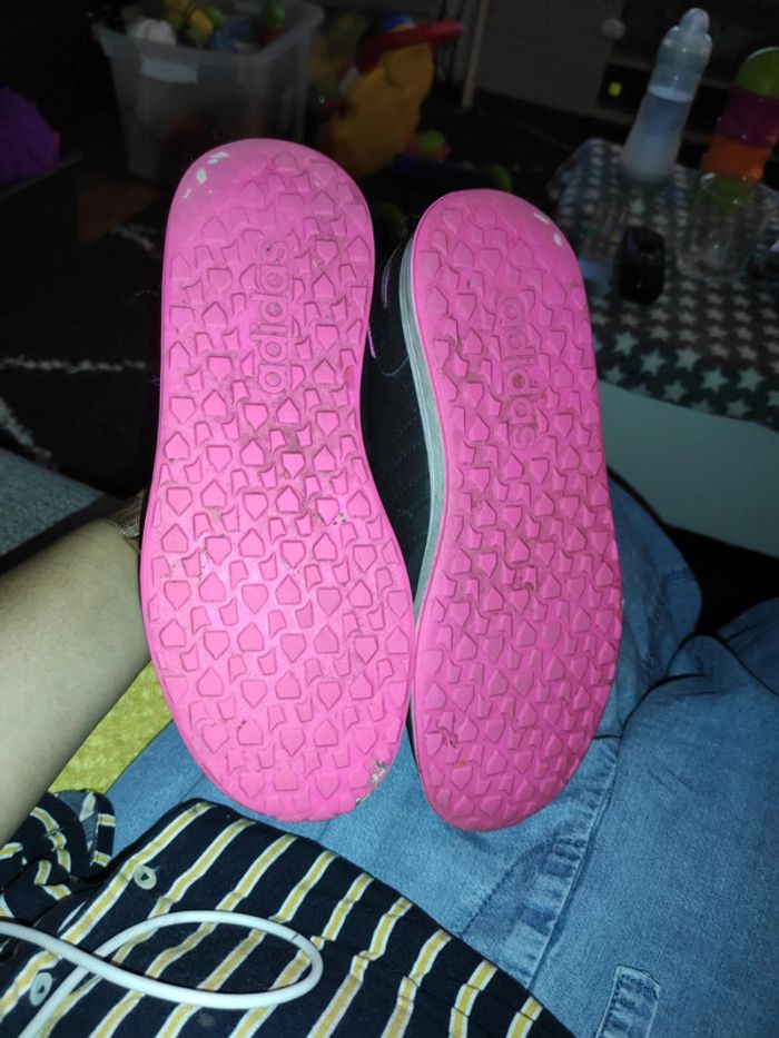 Baskets adidas noir et rose - photo numéro 4