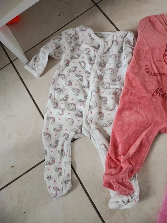 Lot pyjamas 6 mois - photo numéro 4