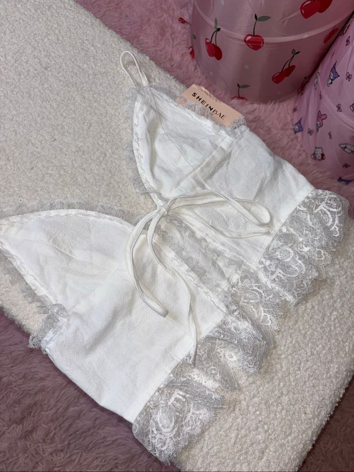 Crop top blanc à dentelle