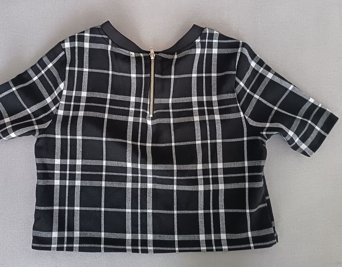 Top manches courtes Bershka en très bon état - photo numéro 2