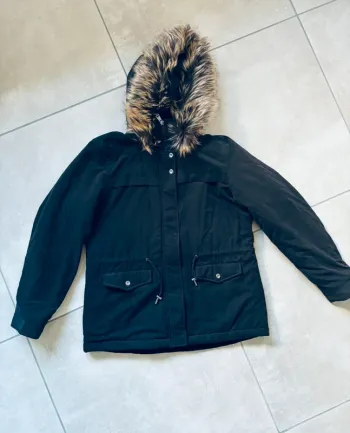 Magnifique manteau parka femme Only noire avec capuche