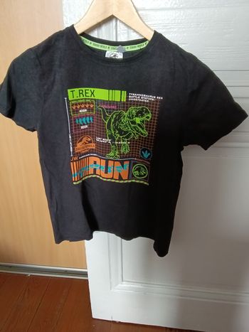 Tee-shirt Jurassic world noir et multicolore