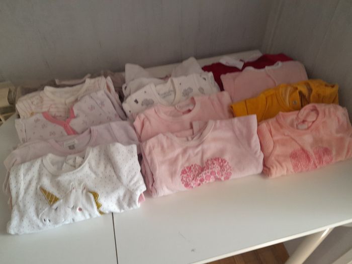 Lot vêtements fille 6mois - photo numéro 2