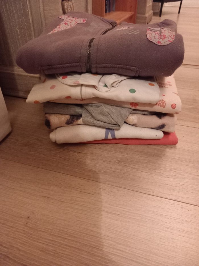 Lot 7 sweat-shirts (10 ans) - photo numéro 2