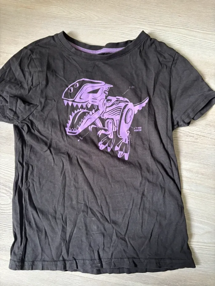 T-shirt dinosaure 8 ans