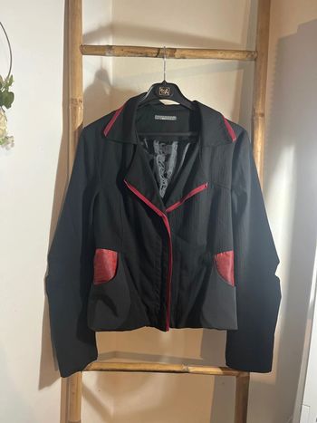 Veste noire et rouge Liliane H