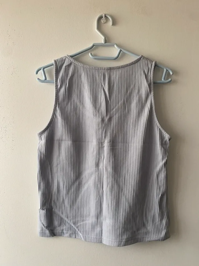 Débardeur col V bouton bleu clair Camaïeu court taille L - photo numéro 3