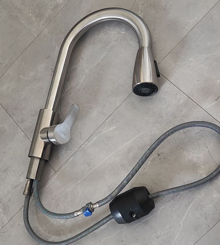 Robinet mitigeur design noir neuf jamais servi dans son emballageavec ses accessoires - photo numéro 3