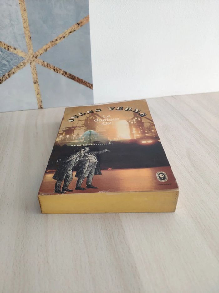Livre poche Le docteur ox Jules Verne - photo numéro 2